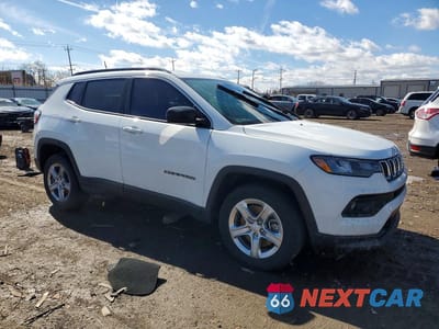 Czwarte zdjęcie samochodu z boku: 2023 JEEP COMPASS LATITUDE VIN:3C4NJDBN2PT553250 - miniatura