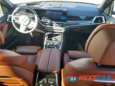 Zdjęcie 8 z 12 samochodu: 2026 BMW X7 XDRIVE40I VIN:5UX23EM09T9122118 - miniatura