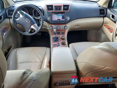 Zdjęcie 8 z 13 samochodu: 2011 TOYOTA HIGHLANDER SE VIN:5TDZK3EH8BS035323 - miniatura
