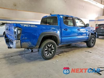 Trzecie zdjęcie samochodu z tyłu: 2017 TOYOTA TACOMA TRD OFF-ROAD VIN:5TFAZ5CN2HX037567 - miniatura