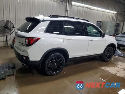 Trzecie zdjęcie samochodu z tyłu: 2025 HONDA PASSPORT BLACK EDITION VIN:5FNYF8H84SB011663 - miniatura
