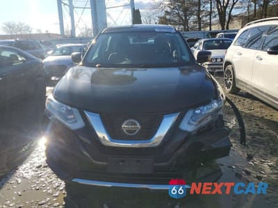 Piąte zdjęcie samochodu w środku: 2018 NISSAN ROGUE S VIN:JN8AT2MT6JW451626 - miniatura