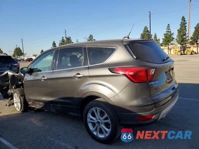 Drugie zdjęcie samochodu z przodu: 2019 FORD ESCAPE SE VIN:1FMCU0GD5KUB79329 - miniatura