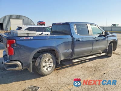 Trzecie zdjęcie samochodu z tyłu: 2021 CHEVROLET SILVERADO K1500 LT VIN:1GCUYDET7MZ251197 - miniatura