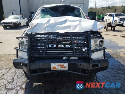 Piąte zdjęcie samochodu w środku: 2023 RAM 1500 LARAMIE VIN:1C6SRFJT5PN574320 - miniatura