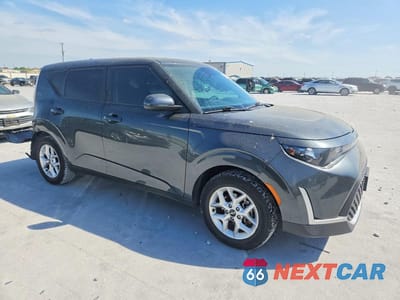 Czwarte zdjęcie samochodu z boku: 2023 KIA SOUL S VIN:KNDJ23AU2P7204138 - miniatura