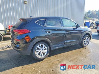 Trzecie zdjęcie samochodu z tyłu: 2021 HYUNDAI TUCSON SE VIN:KM8J2CA45MU390962 - miniatura
