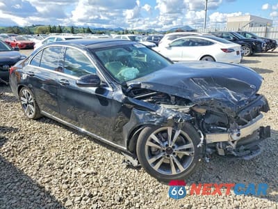 Czwarte zdjęcie samochodu z boku: 2018 MERCEDES-BENZ C 300 VIN:55SWF4JB8JU269977 - miniatura