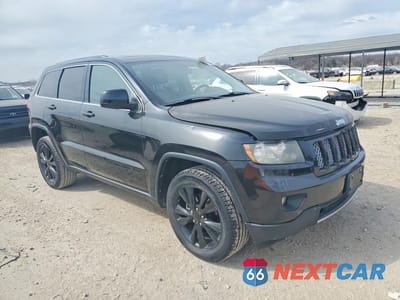 Czwarte zdjęcie samochodu z boku: 2012 JEEP GRAND CHEROKEE LAREDO VIN:1C4RJFAG4CC333680 - miniatura