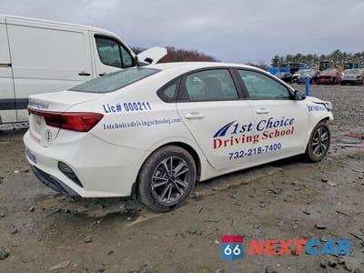 Trzecie zdjęcie samochodu z tyłu: 2023 KIA FORTE LXS VIN:3KPF24ADXPE586009 - miniatura