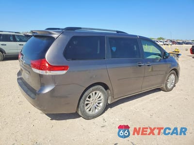 Trzecie zdjęcie samochodu z tyłu: 2014 TOYOTA SIENNA XLE 8-PASSENGER VIN:5TDYK3DC8ES461177 - miniatura