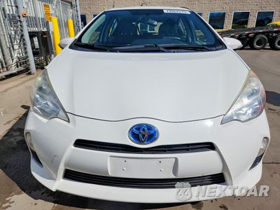 Piąte zdjęcie samochodu w środku: 2012 TOYOTA PRIUS C THREE VIN:JTDKDTB31C1030452 - miniatura