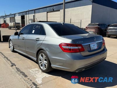 Trzecie zdjęcie samochodu z tyłu: 2011 MERCEDES-BENZ E 350 BLUETEC VIN:WDDHF2EB9BA450370 - miniatura