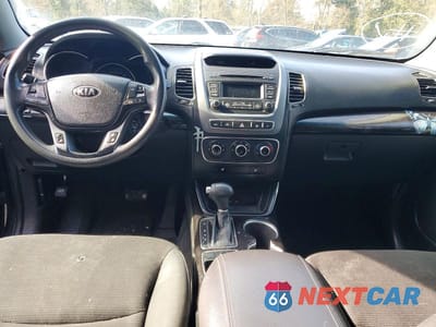 Zdjęcie 8 z 13 samochodu: 2014 KIA SORENTO LX VIN:5XYKTCA65EG424604 - miniatura