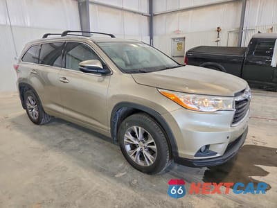 Czwarte zdjęcie samochodu z boku: 2015 TOYOTA HIGHLANDER XLE VIN:5TDJKRFH8FS102961 - miniatura