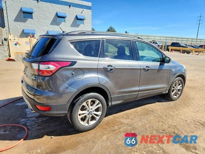 Trzecie zdjęcie samochodu z tyłu: 2018 FORD ESCAPE SE VIN:1FMCU0GDXJUC91381 - miniatura
