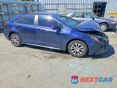 Czwarte zdjęcie samochodu z boku: 2022 TOYOTA COROLLA HYBRID LE VIN:JTDEAMDE5NJ056436 - miniatura