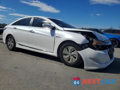 Czwarte zdjęcie samochodu z boku: 2015 HYUNDAI SONATA HYBRID BASE VIN:KMHEC4A43FA133517 - miniatura
