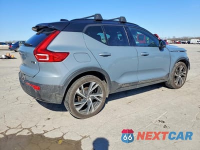 Trzecie zdjęcie samochodu z tyłu: 2022 VOLVO XC40 T5 R-DESIGN VIN:YV4162UM6N2719399 - miniatura