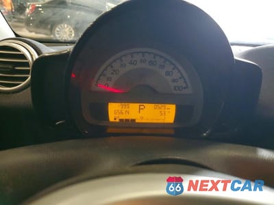 Zdjęcie 9 z 12 samochodu: 2015 SMART FORTWO PURE VIN:WMEEJ3BAXFK791906 - miniatura
