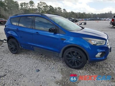 Czwarte zdjęcie samochodu z boku: 2018 FORD ESCAPE SE VIN:1FMCU0GD2JUA96908 - miniatura