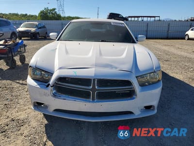 Piąte zdjęcie samochodu w środku: 2011 DODGE CHARGER VIN:2B3CL3CG8BH532370 - miniatura
