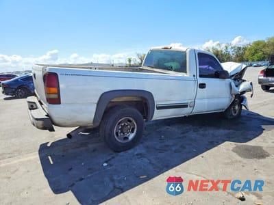 Trzecie zdjęcie samochodu z tyłu: 2001 CHEVROLET SILVERADO C2500 HEAVY DUTY VIN:1GCHC24U41E345992 - miniatura