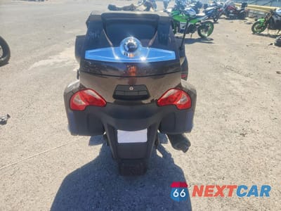 Czwarte zdjęcie samochodu z boku: 2012 CAN-AM SPYDER ROADSTER RT-LTD VIN:2BXJBRC16CV000741 - miniatura