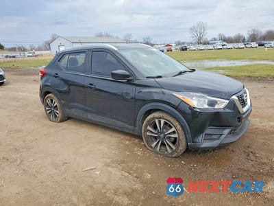 Czwarte zdjęcie samochodu z boku: 2019 NISSAN KICKS SV VIN:3N1CP5CU6KL541888 - miniatura