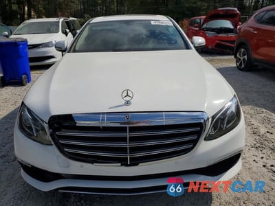 Piąte zdjęcie samochodu w środku: 2018 MERCEDES-BENZ E 300 VIN:WDDZF4JB1JA336951 - miniatura