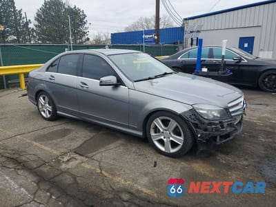 Czwarte zdjęcie samochodu z boku: 2011 MERCEDES-BENZ C 300 4MATIC VIN:WDDGF8BB1BR174500 - miniatura