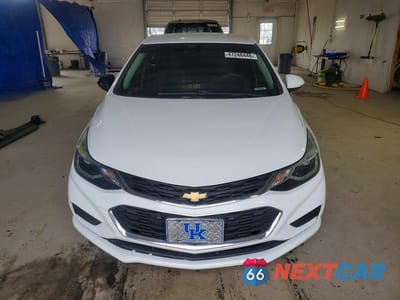 Piąte zdjęcie samochodu w środku: 2017 CHEVROLET CRUZE LT VIN:1G1BE5SM4H7258427 - miniatura