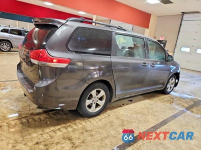 Trzecie zdjęcie samochodu z tyłu: 2011 TOYOTA SIENNA LE 8-PASSENGER VIN:5TDKK3DC9BS148415 - miniatura