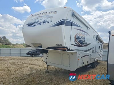 Drugie zdjęcie samochodu z przodu: 2013 KEYSTONE MONTANA CAMPER VIN:4YDF35821D4700593 - miniatura