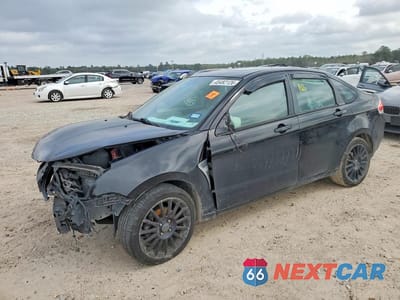 2010 FORD FOCUS SES 1FAHP3GN3AW209898 - główne zdjęcie licytacji z USA - miniatura