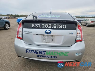Zdjęcie 6 z 12 samochodu: 2015 TOYOTA PRIUS TWO VIN:JTDKN3DU9F0470643 - miniatura