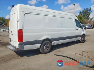 Trzecie zdjęcie samochodu z tyłu: 2022 MERCEDES BENZ SPRINTER 2500 UTILITY / SERVICE VAN VIN:W1Y40CHY1NT105189 - miniatura
