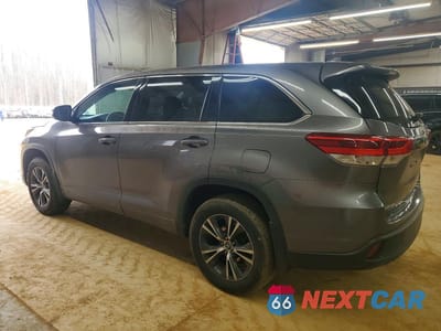 Drugie zdjęcie samochodu z przodu: 2018 TOYOTA HIGHLANDER LE PLUS VIN:5TDBZRFH2JS908688 - miniatura