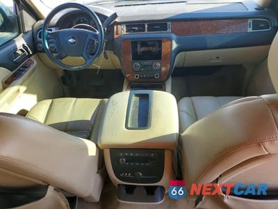Zdjęcie 8 z 14 samochodu: 2008 CHEVROLET TAHOE K1500 VIN:1GNFK13078R105851 - miniatura
