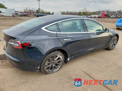 Trzecie zdjęcie samochodu z tyłu: 2019 TESLA MODEL 3 VIN:5YJ3E1EA8KF400009 - miniatura