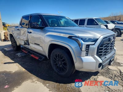 Czwarte zdjęcie samochodu z boku: 2023 TOYOTA TUNDRA SR5 VIN:5TFLA5DB8PX086324 - miniatura