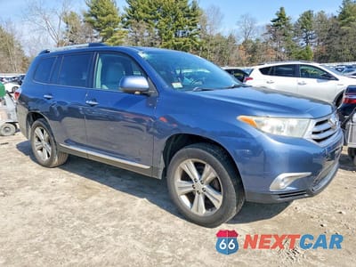 Czwarte zdjęcie samochodu z boku: 2013 TOYOTA HIGHLANDER LIMITED VIN:5TDDK3EH1DS190129 - miniatura