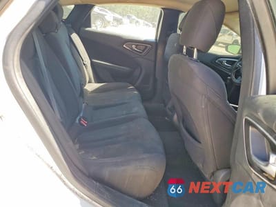 Zdjęcie 10 z 12 samochodu: 2015 CHRYSLER 200 LIMITED VIN:1C3CCCAB4FN621649 - miniatura