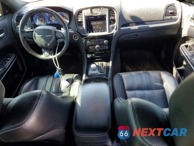 Zdjęcie 8 z 13 samochodu: 2019 CHRYSLER 300 S VIN:2C3CCABG9KH538851 - miniatura