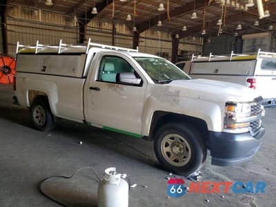 Czwarte zdjęcie samochodu z boku: 2018 CHEVROLET SILVERADO C1500 VIN:1GCNCNEH6JZ274115 - miniatura