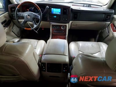 Zdjęcie 8 z 13 samochodu: 2005 CADILLAC ESCALADE ESV VIN:3GYFK66N05G214736 - miniatura