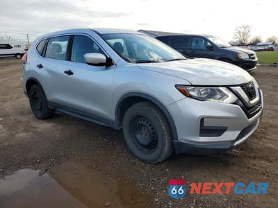 Czwarte zdjęcie samochodu z boku: 2017 NISSAN ROGUE S VIN:KNMAT2MV8HP520995 - miniatura