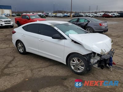 Czwarte zdjęcie samochodu z boku: 2019 HYUNDAI ELANTRA SEL VIN:5NPD84LF5KH470435 - miniatura