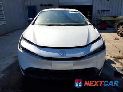 Piąte zdjęcie samochodu w środku: 2026 TOYOTA PRIUS LE VIN:JTDACAAU5T3075069 - miniatura