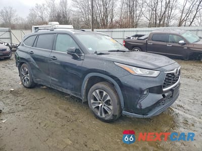 Czwarte zdjęcie samochodu z boku: 2020 TOYOTA HIGHLANDER XLE VIN:5TDHZRBH8LS503177 - miniatura